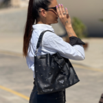 Bolso Bucket de Cuero Negro con Tachuelas – Estilo Urbano – IULIUS - Image 2
