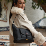 Bolso de Hombro de Cuero Negro – Elegante y Funcional – IULIUS - Image 4