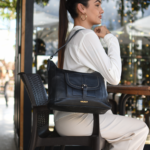 Bolso de Hombro de Cuero Negro – Elegante y Funcional – IULIUS - Image 2