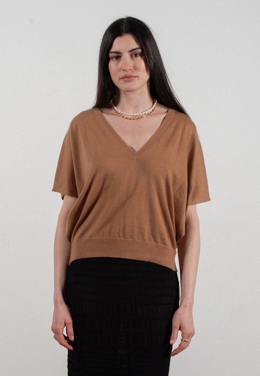 pull-col-v-a-manches-chauve-souris-femme-en-cachemire-laine-ultrafin-camel-kelly-6-3385908.jpg Pull col V à manches chauve souris femme en cachemire & laine ultrafin camel - KELLY 6 - Image 1